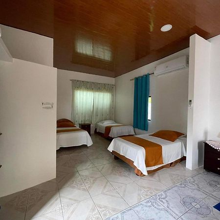 Hostal Muro De Las Lagrimas With High Speed Internet Starlink Puerto Villamil Kültér fotó