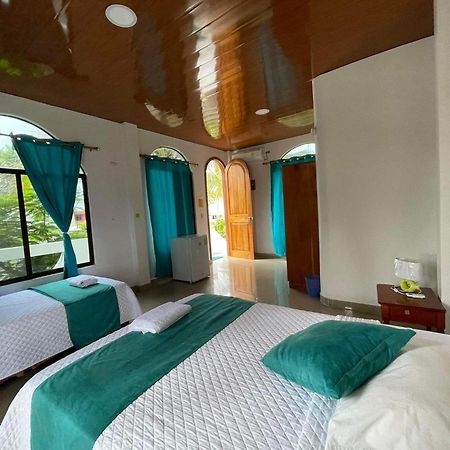 Hostal Muro De Las Lagrimas With High Speed Internet Starlink Puerto Villamil Kültér fotó