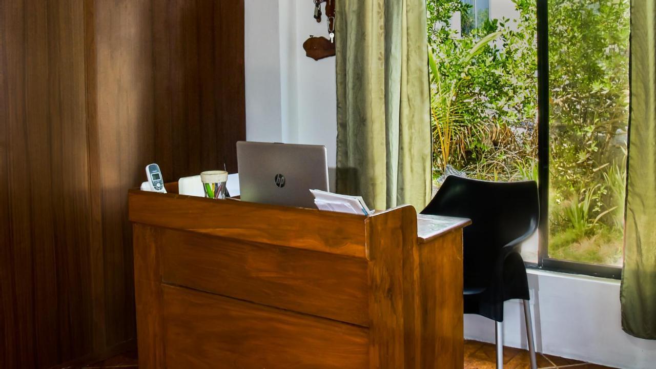 Hostal Muro De Las Lagrimas With High Speed Internet Starlink Puerto Villamil Kültér fotó