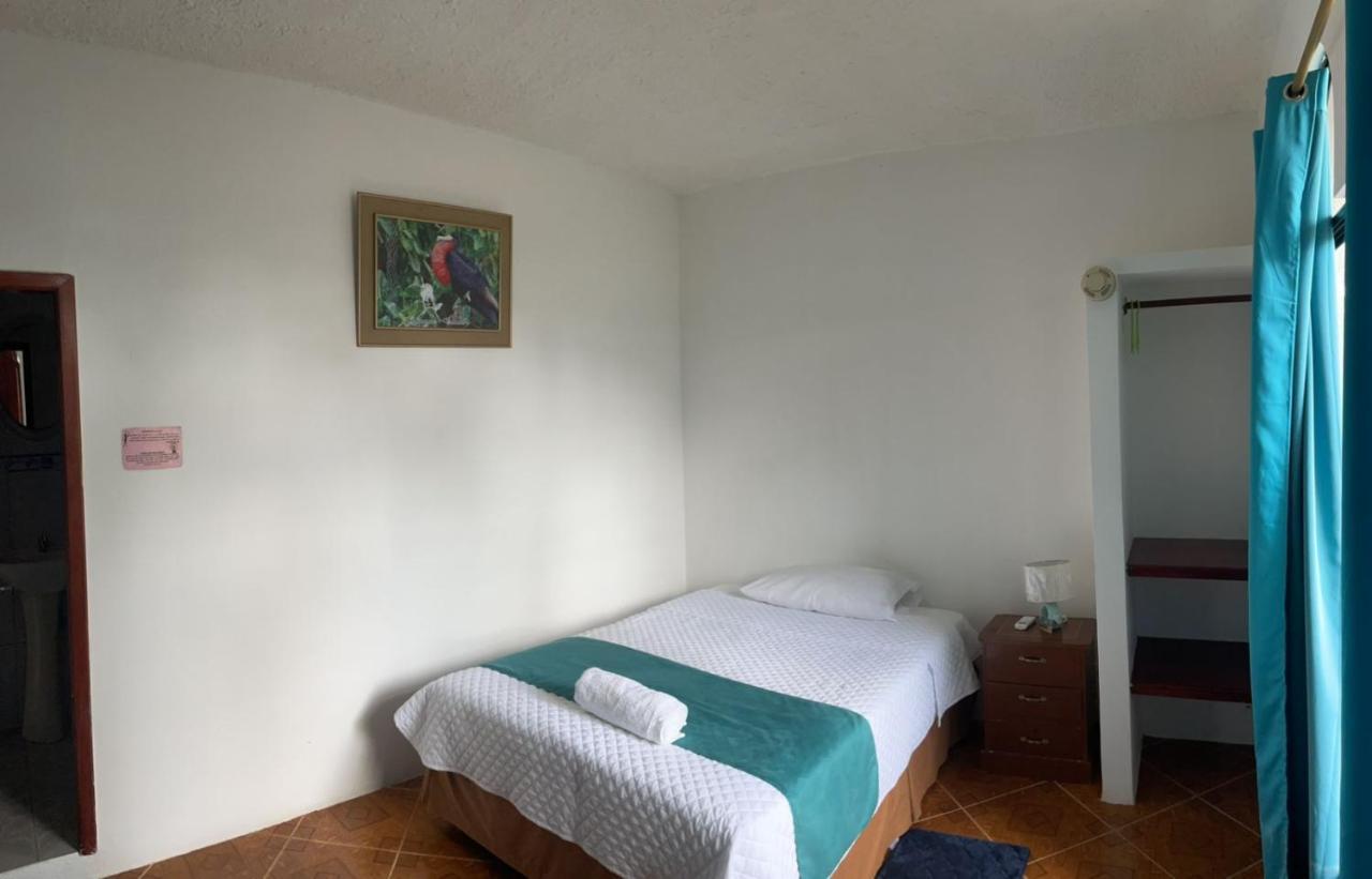Hostal Muro De Las Lagrimas With High Speed Internet Starlink Puerto Villamil Kültér fotó
