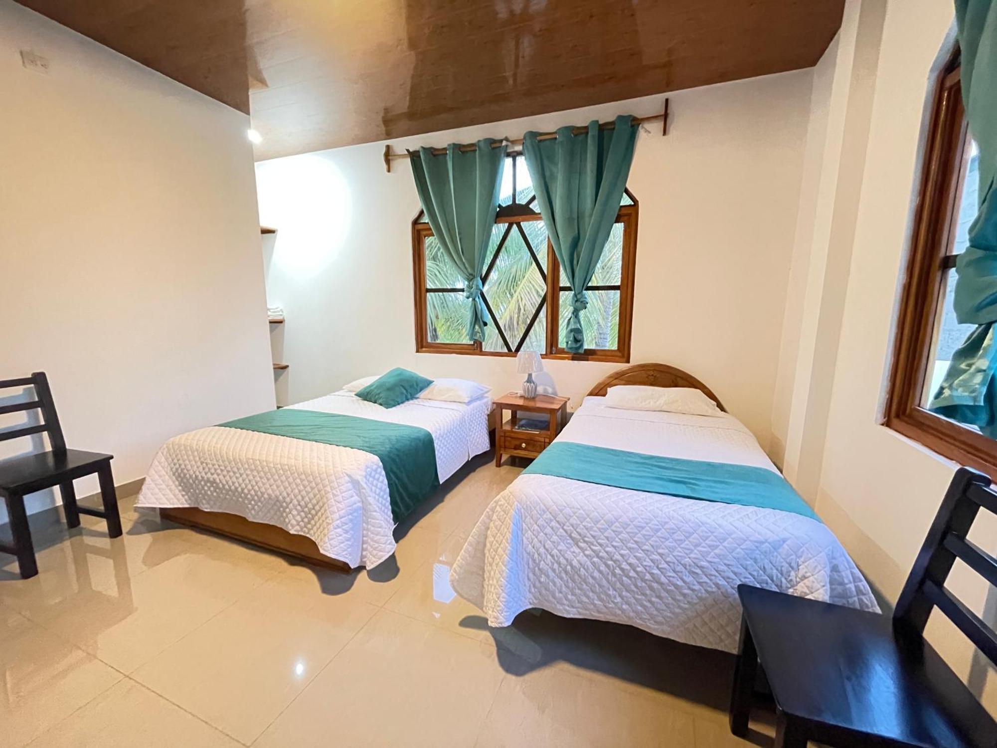 Hostal Muro De Las Lagrimas With High Speed Internet Starlink Puerto Villamil Kültér fotó