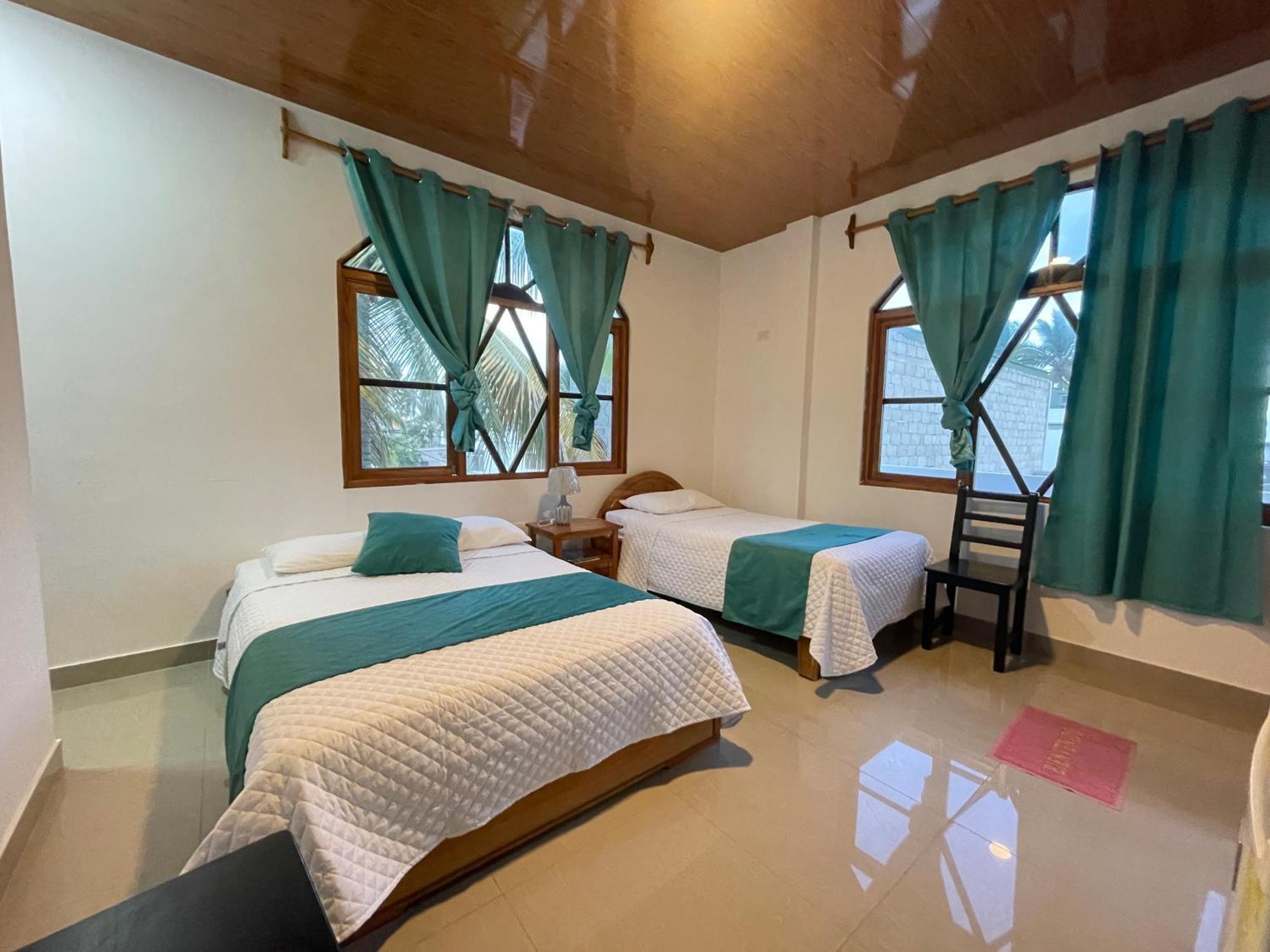 Hostal Muro De Las Lagrimas With High Speed Internet Starlink Puerto Villamil Kültér fotó