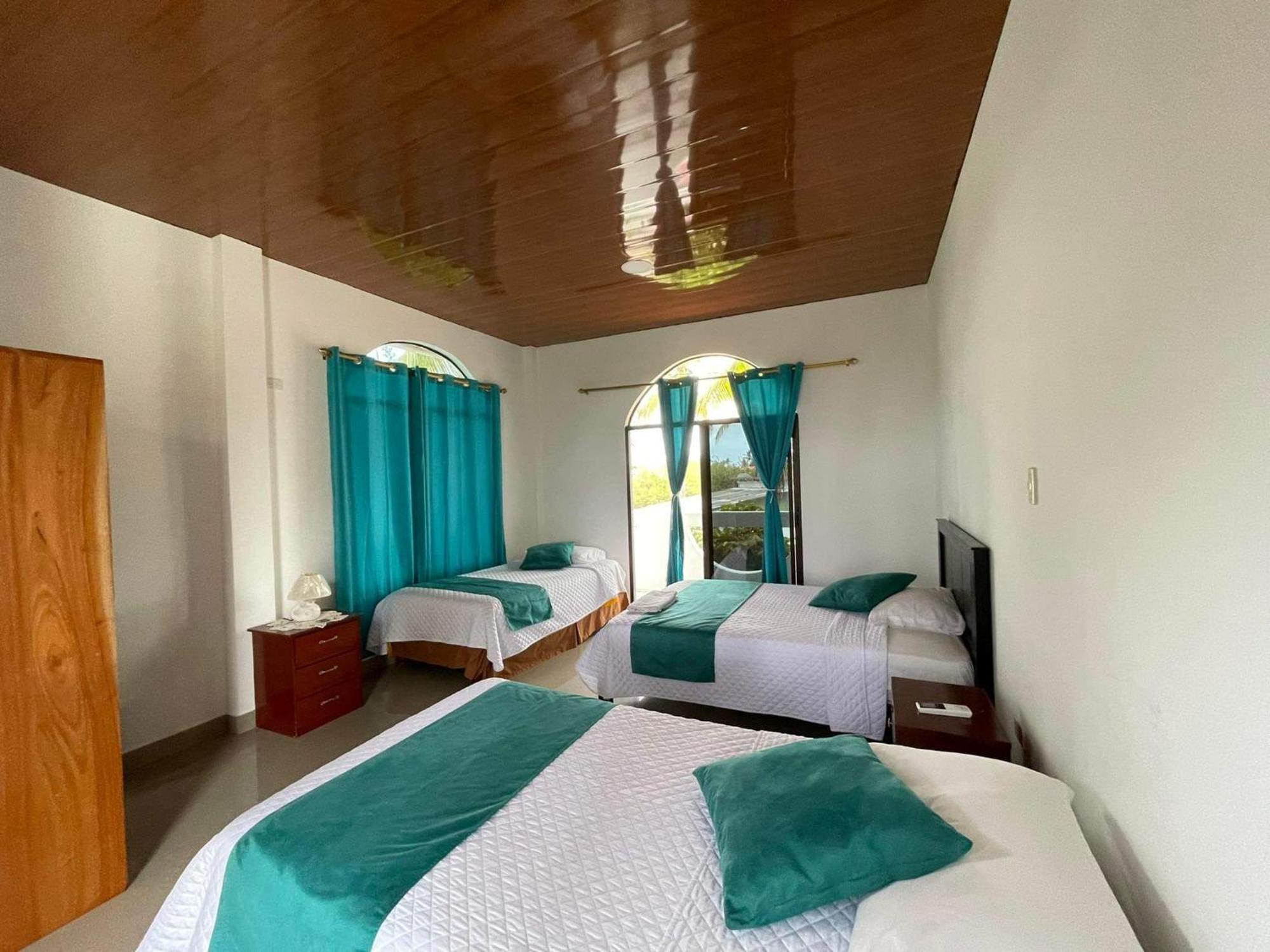 Hostal Muro De Las Lagrimas With High Speed Internet Starlink Puerto Villamil Kültér fotó