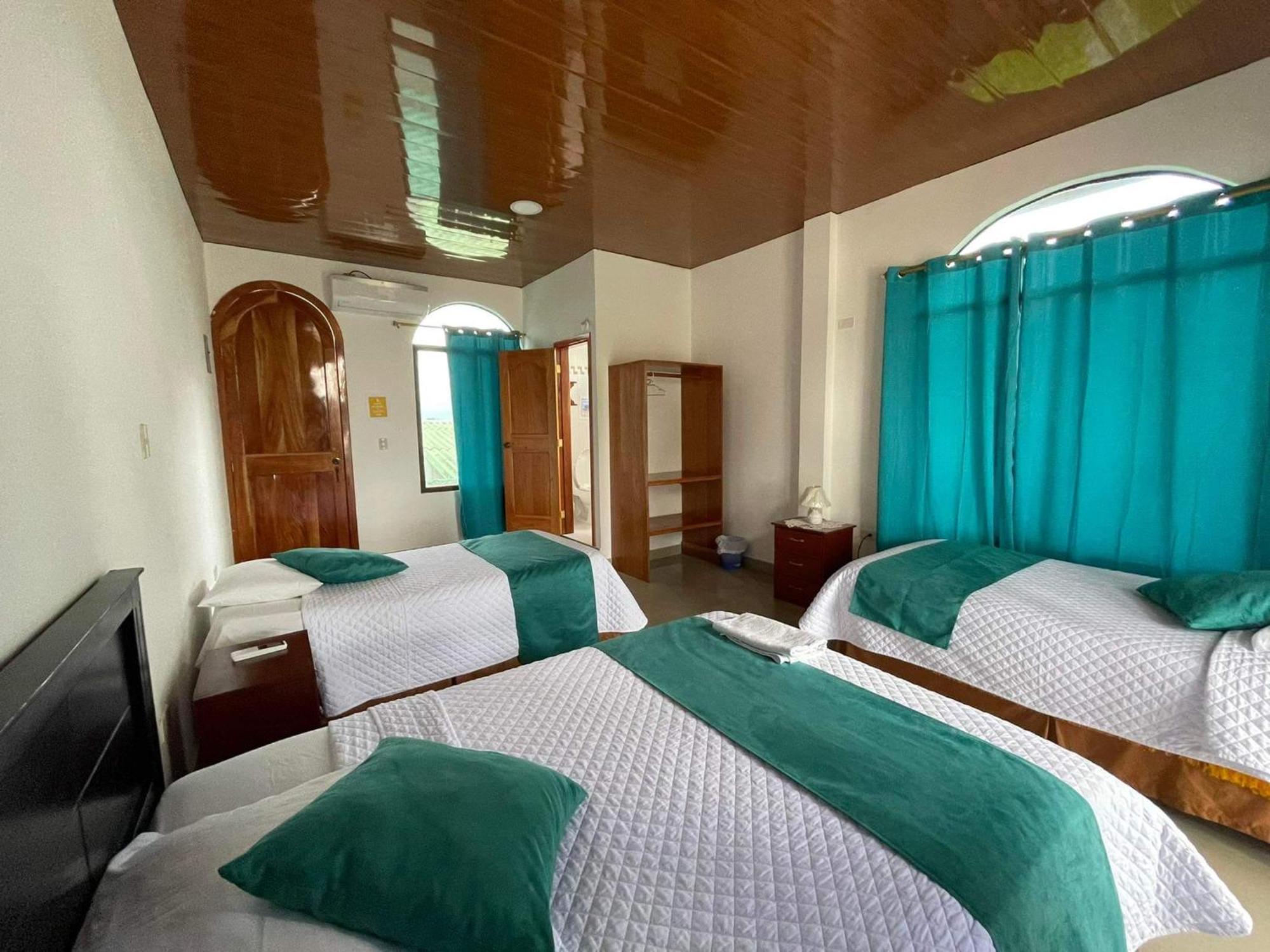 Hostal Muro De Las Lagrimas With High Speed Internet Starlink Puerto Villamil Kültér fotó