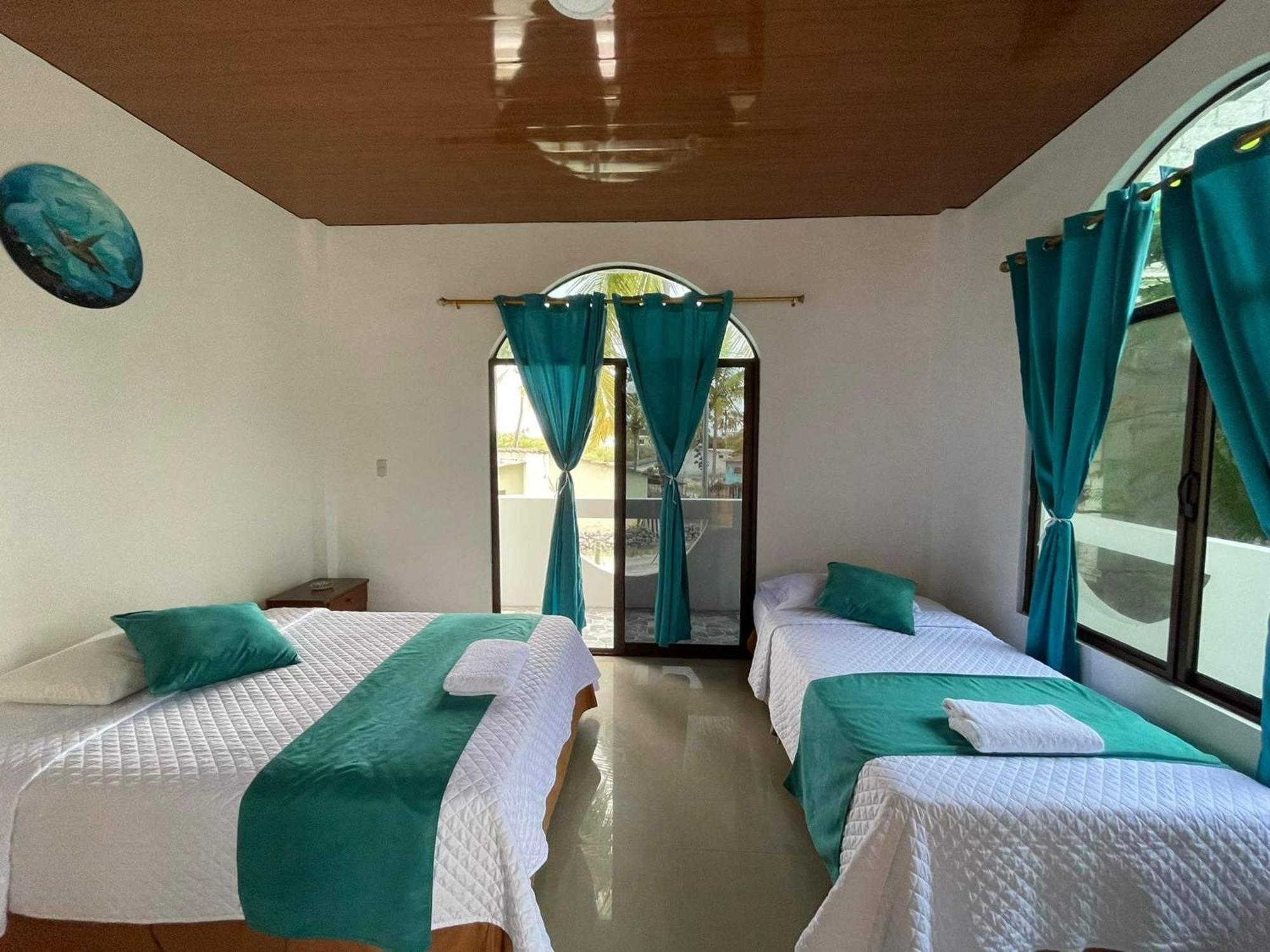 Hostal Muro De Las Lagrimas With High Speed Internet Starlink Puerto Villamil Kültér fotó