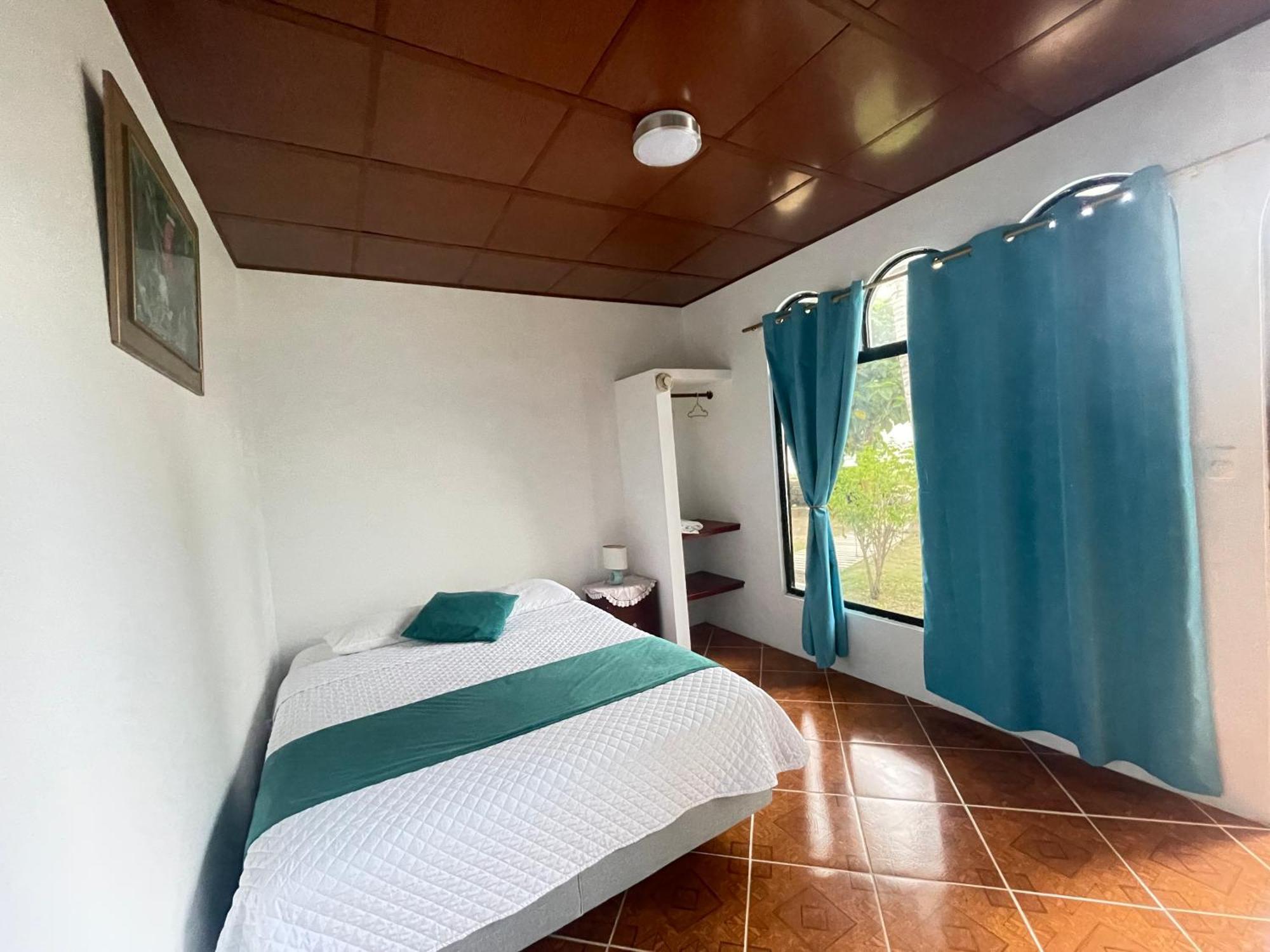 Hostal Muro De Las Lagrimas With High Speed Internet Starlink Puerto Villamil Kültér fotó